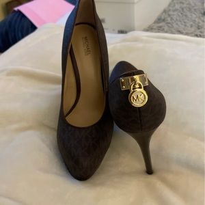 Michael Kors pump heels with gold bracket locket